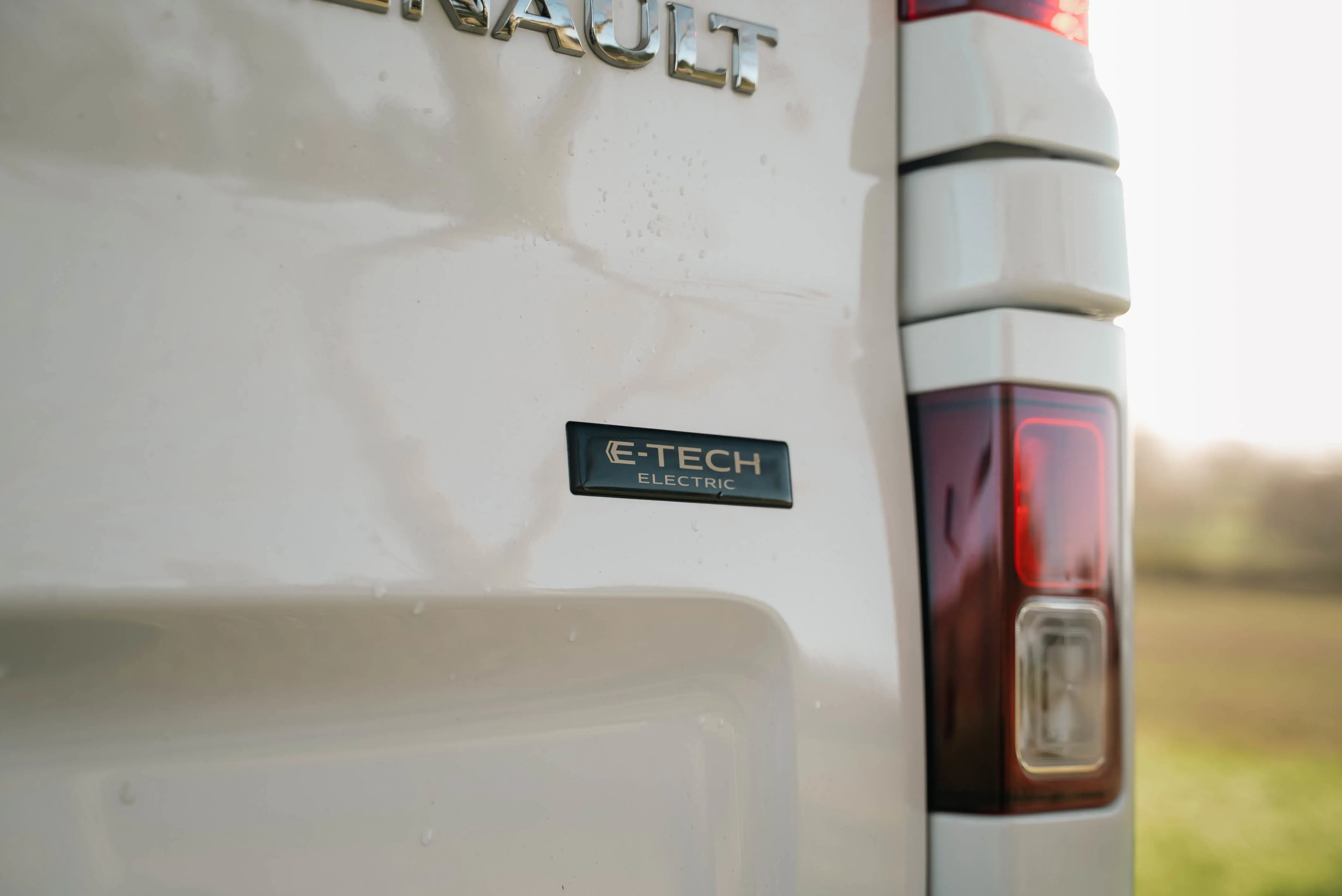 Renault Trafic E-Tech LWB Electric LL30 90KW 52KWH Advance Van Auto