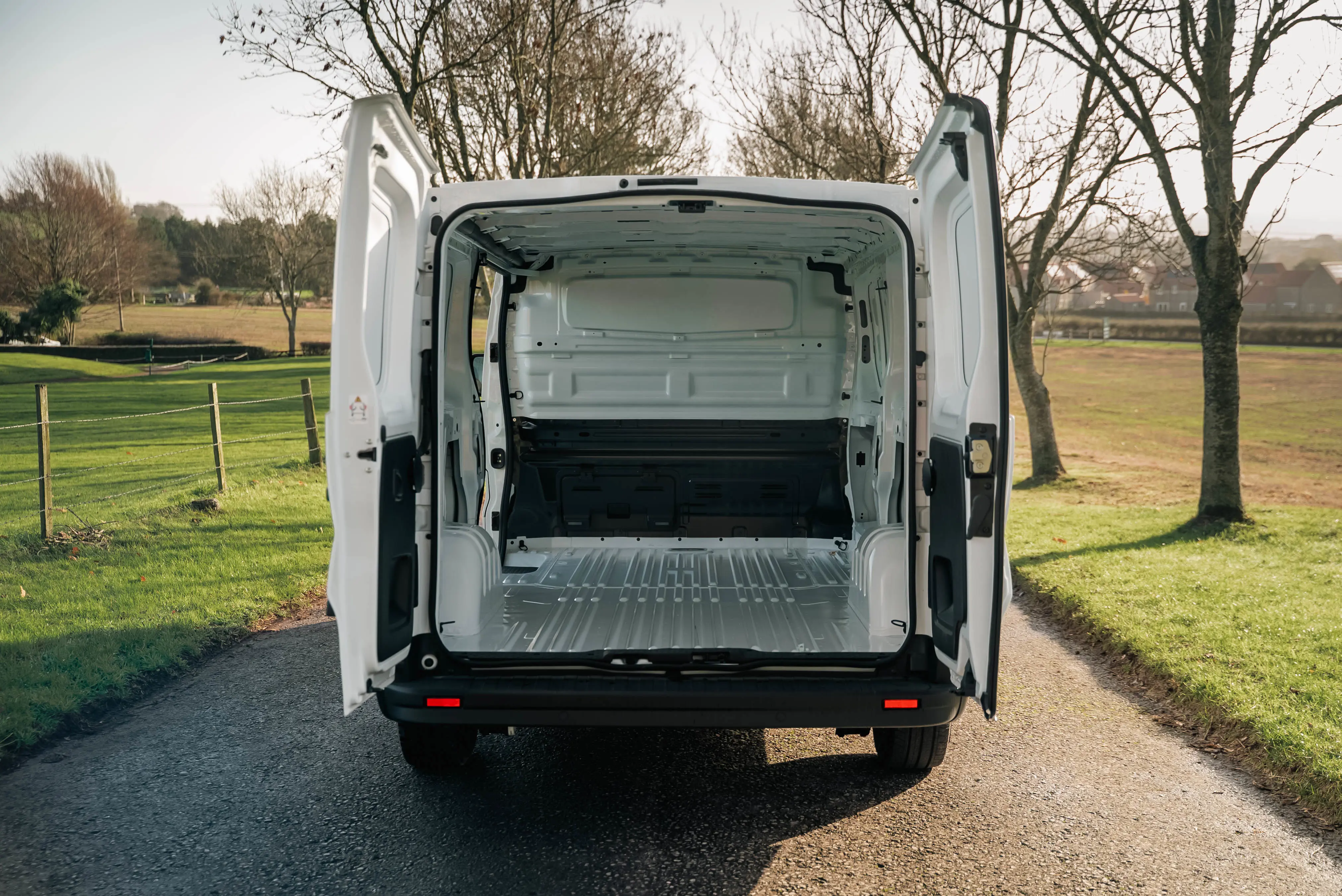 Renault Trafic E-Tech LWB Electric LL30 90KW 52KWH Advance Van Auto